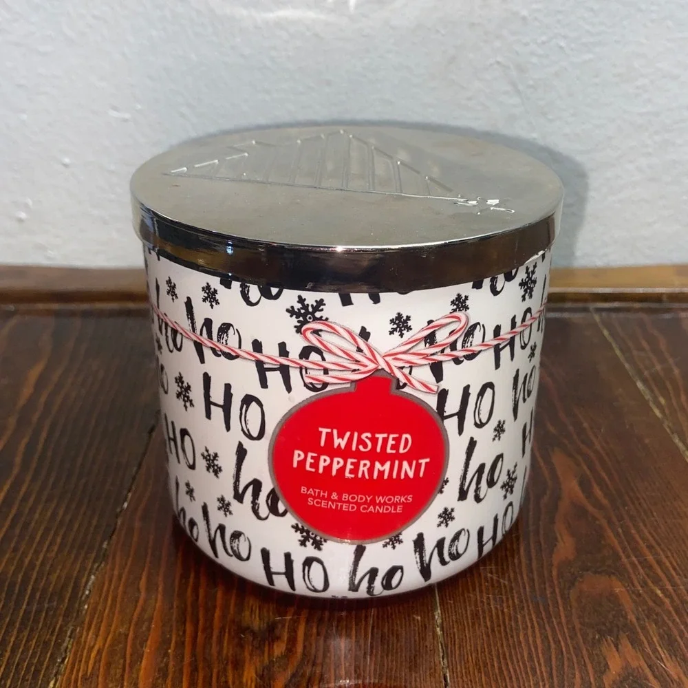 Bath & Body Works Twisted Peppermint 3-Wick Scented Candle 14.5 oz Holiday Ho Ho